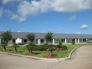 Front of property - Scottish Inn and Suites (Angleton)