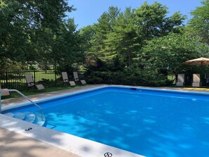 Seasonal outdoor pool - Interlaken Inn & Resort (Lakeville)