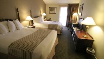 Habitación (Main Building, 2nd Floor) | Ropa de cama de alta calidad, caja fuerte, escritorio