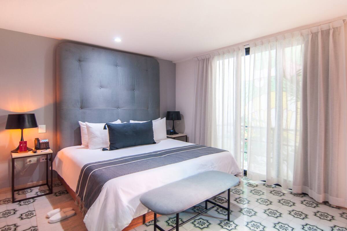 1 Schlafzimmer, hochwertige Bettwaren, Daunenbettdecken