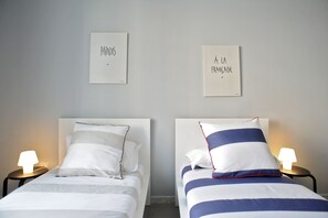 Kamar Twin | Meja kerja, Wi-Fi gratis, dan seprai linen
