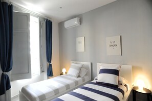 Kamar Twin | Meja kerja, Wi-Fi gratis, dan seprai linen