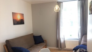 Unclassified image, 4 of 20, button - Historic Mill Flat in Leith (Edinburgh)