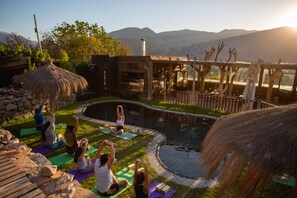 Outdoor pool, pool umbrellas, sun loungers