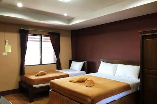 Habitación triple estándar | Escritorio, wifi gratis y ropa de cama