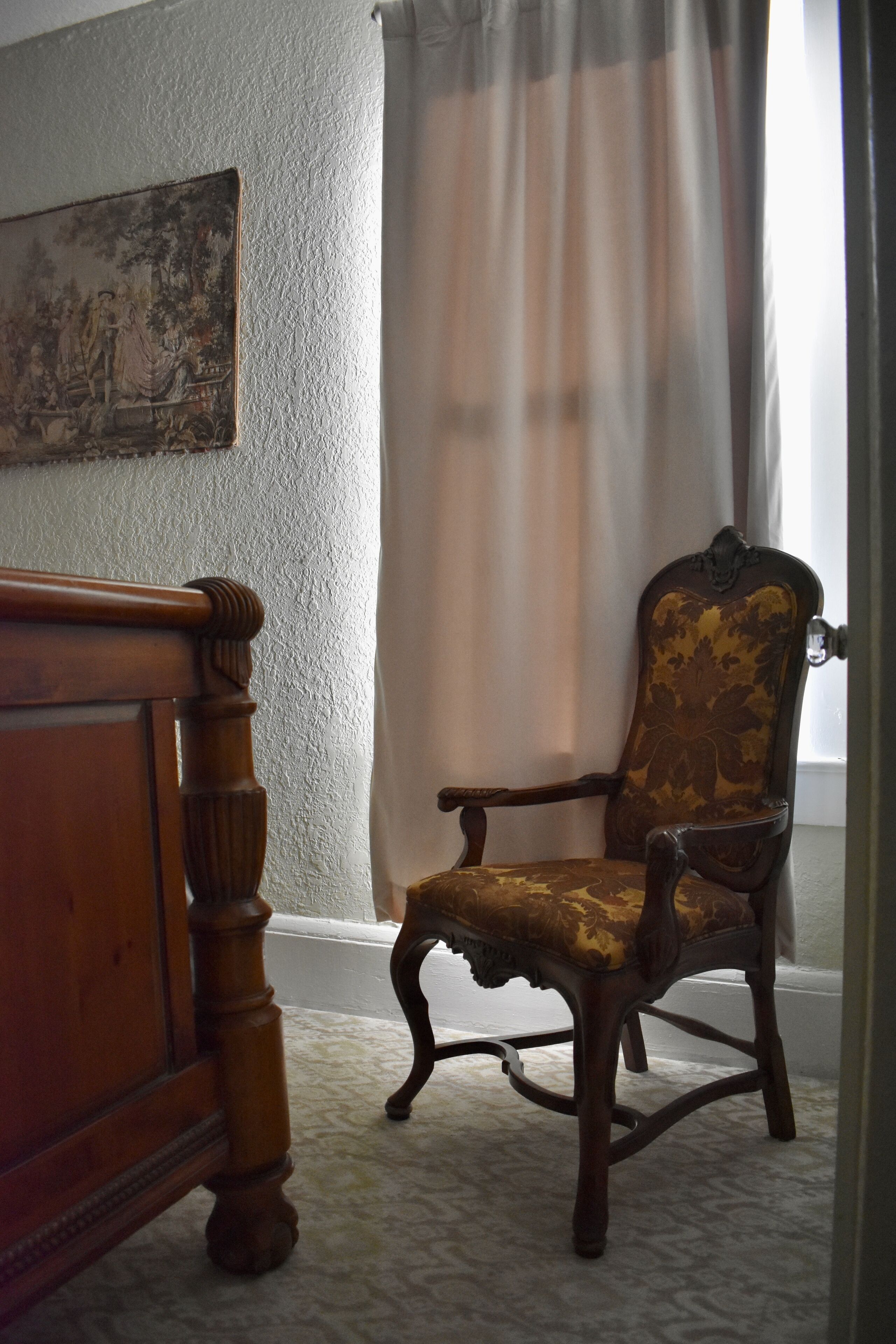 room, 1 queen bed, non smoking | premium bedding, pillow-top beds, individually decorated