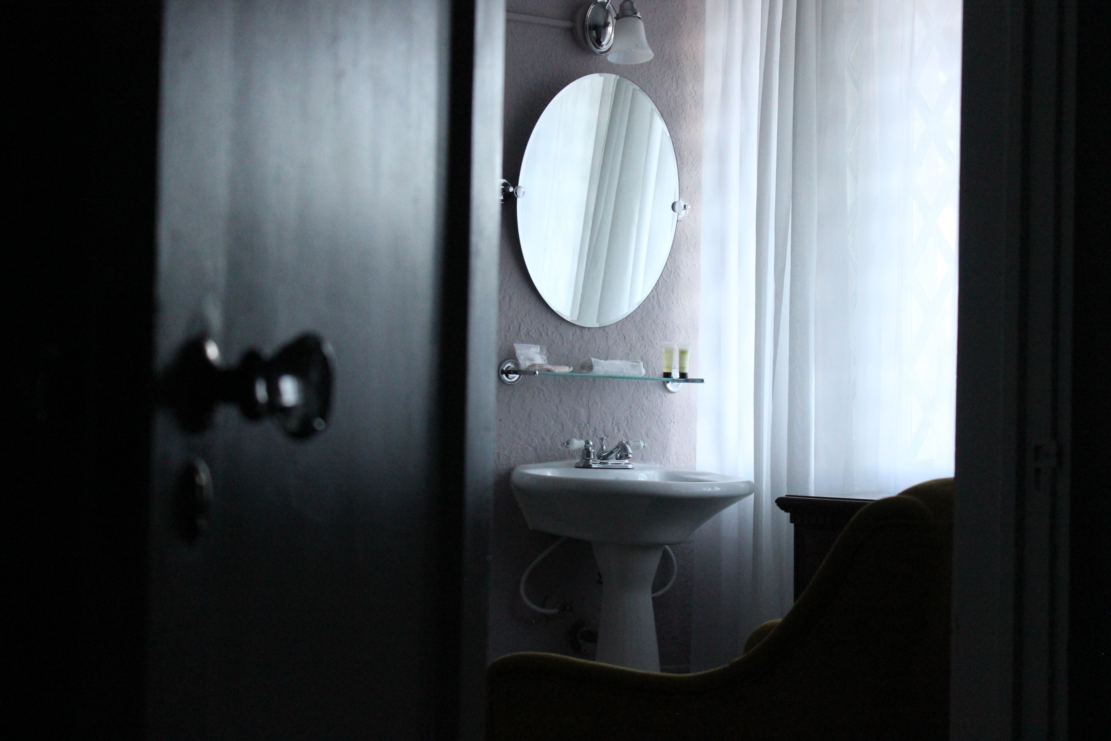 suite, 1 king bed, non smoking | bathroom | free toiletries, hair dryer, towels