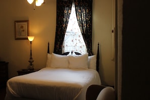 Room 101, Queen Bed, Non Smoking | Premium bedding, pillowtop beds, individually decorated