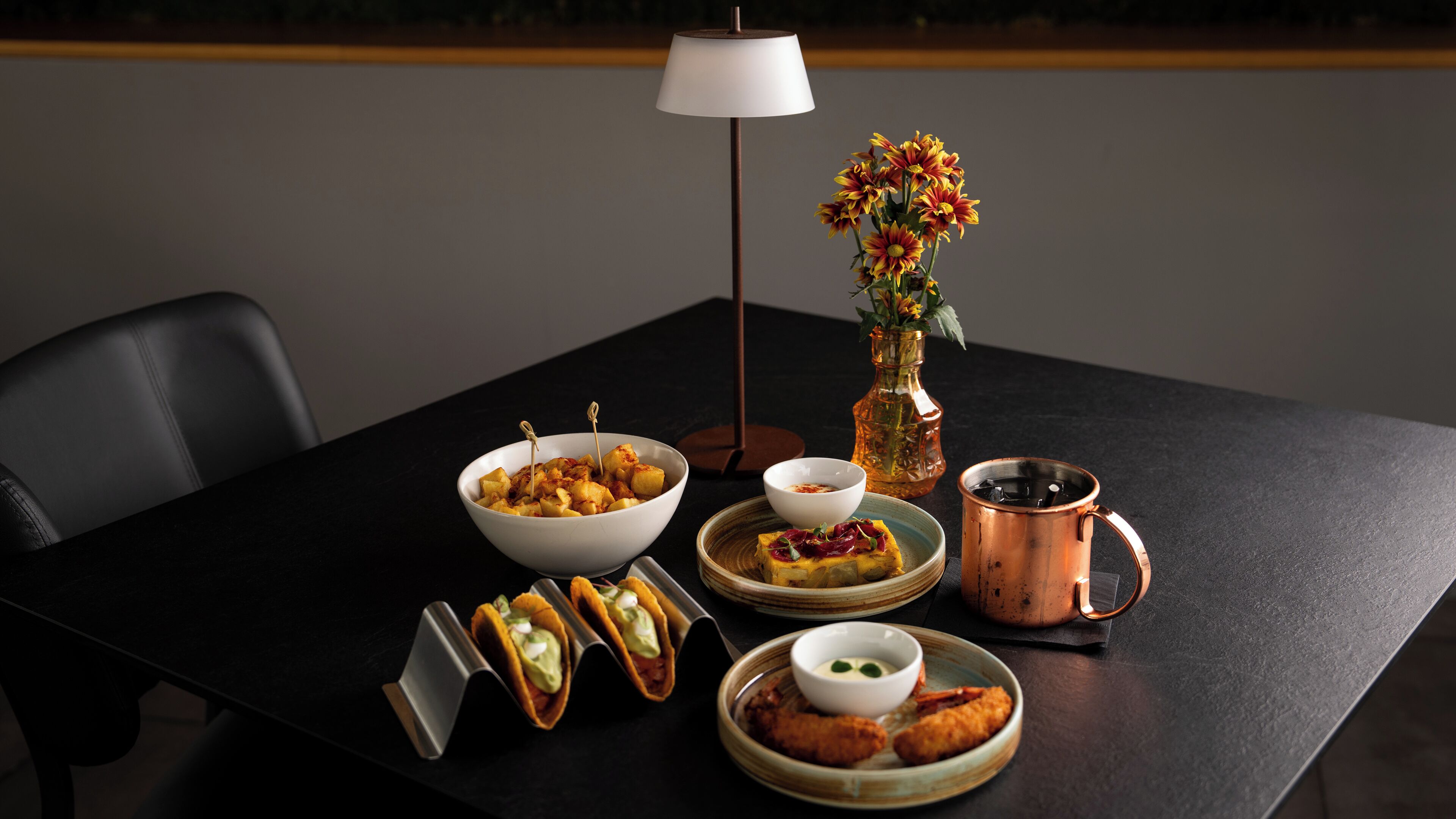 lunch and dinner served, italian cuisine