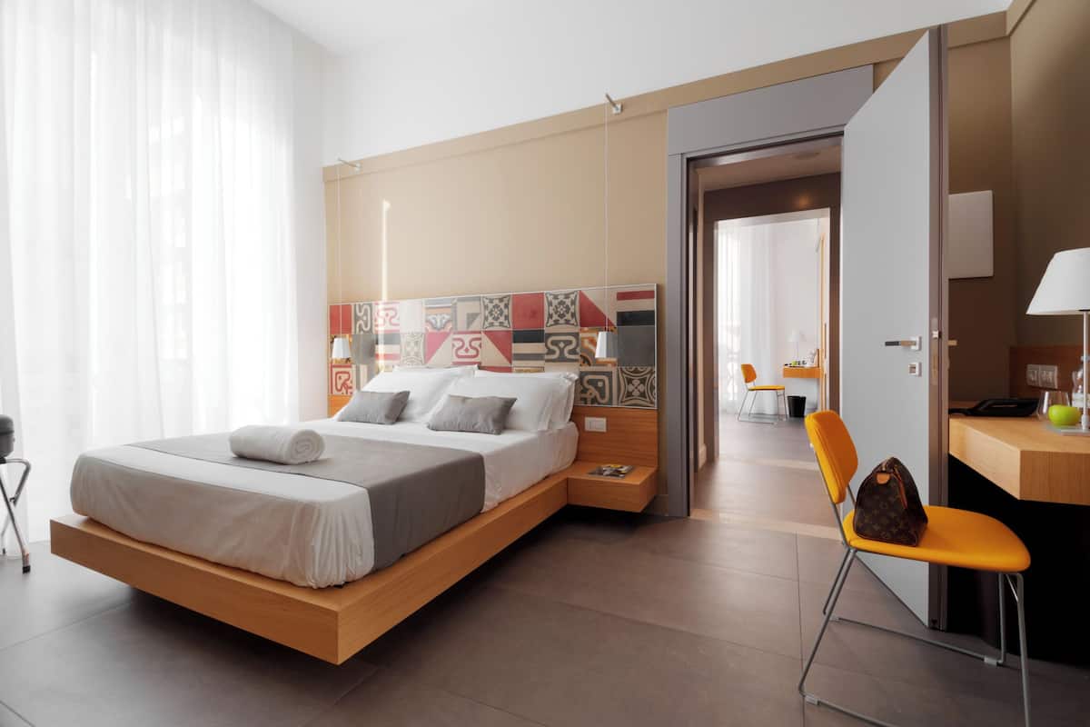 premium bedding, down duvets, minibar, in-room safe