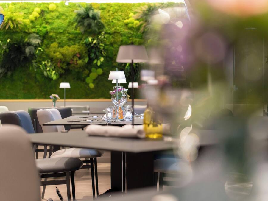 Lunch and dinner served, Italian cuisine