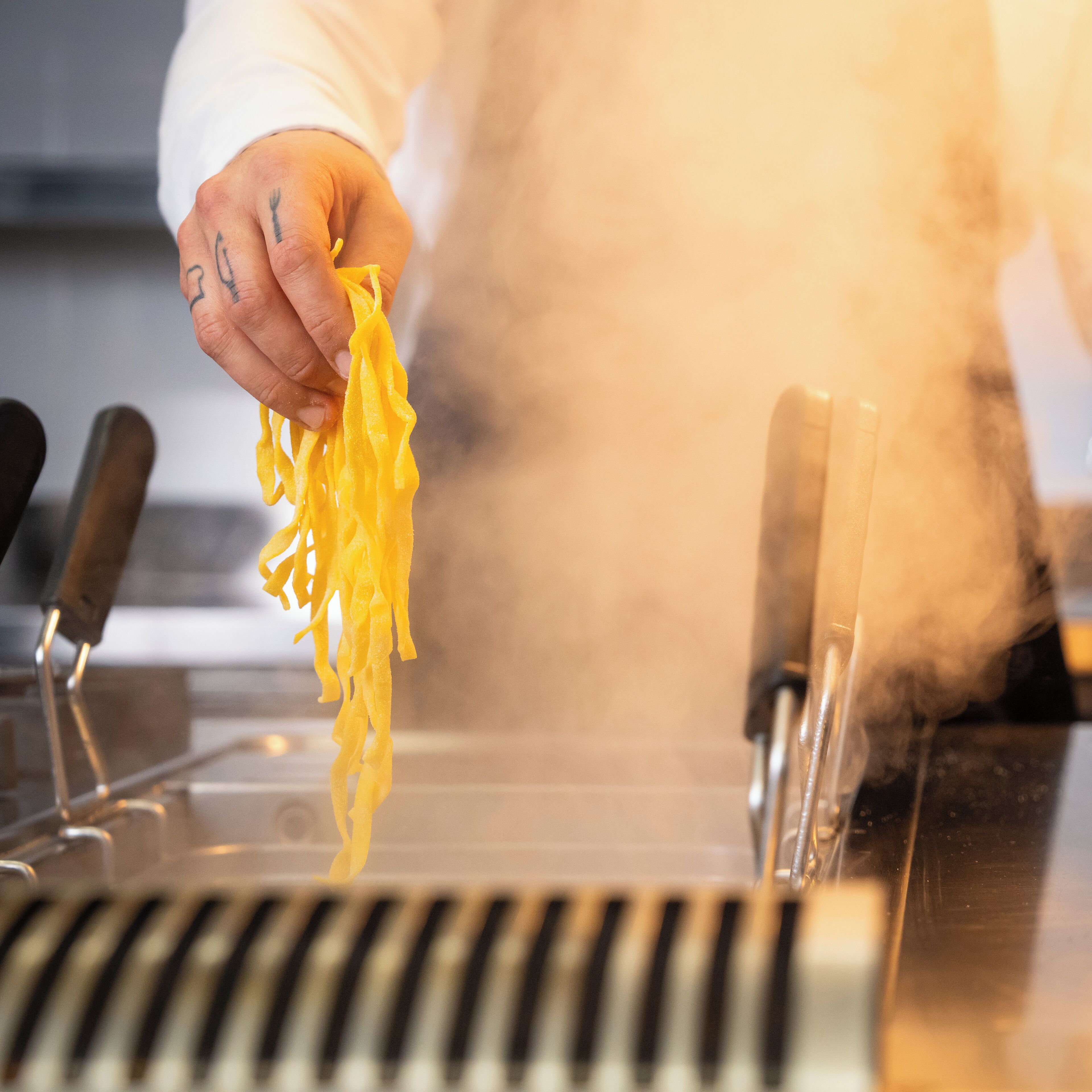 lunch and dinner served, italian cuisine