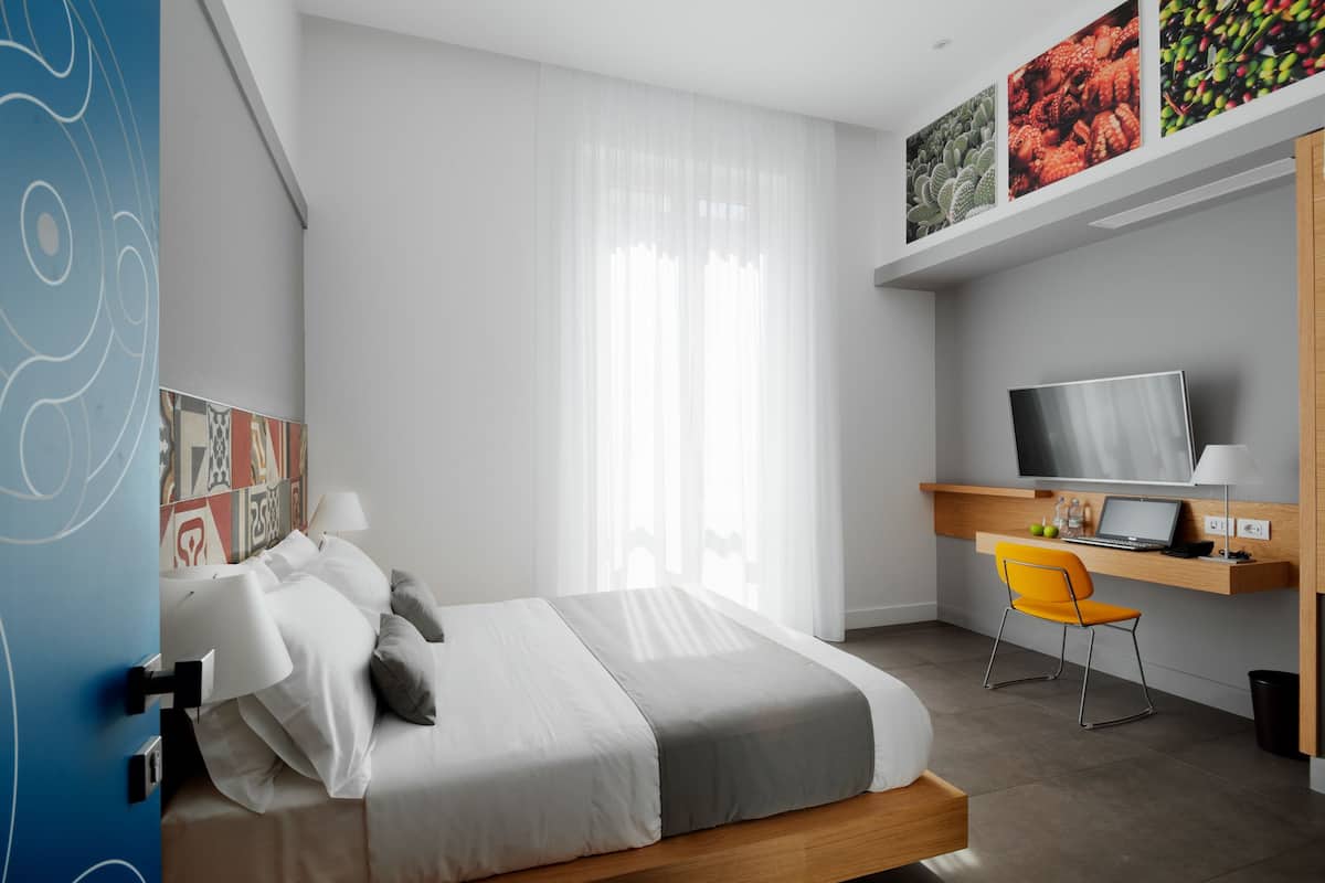 Premium bedding, down comforters, minibar, in-room safe