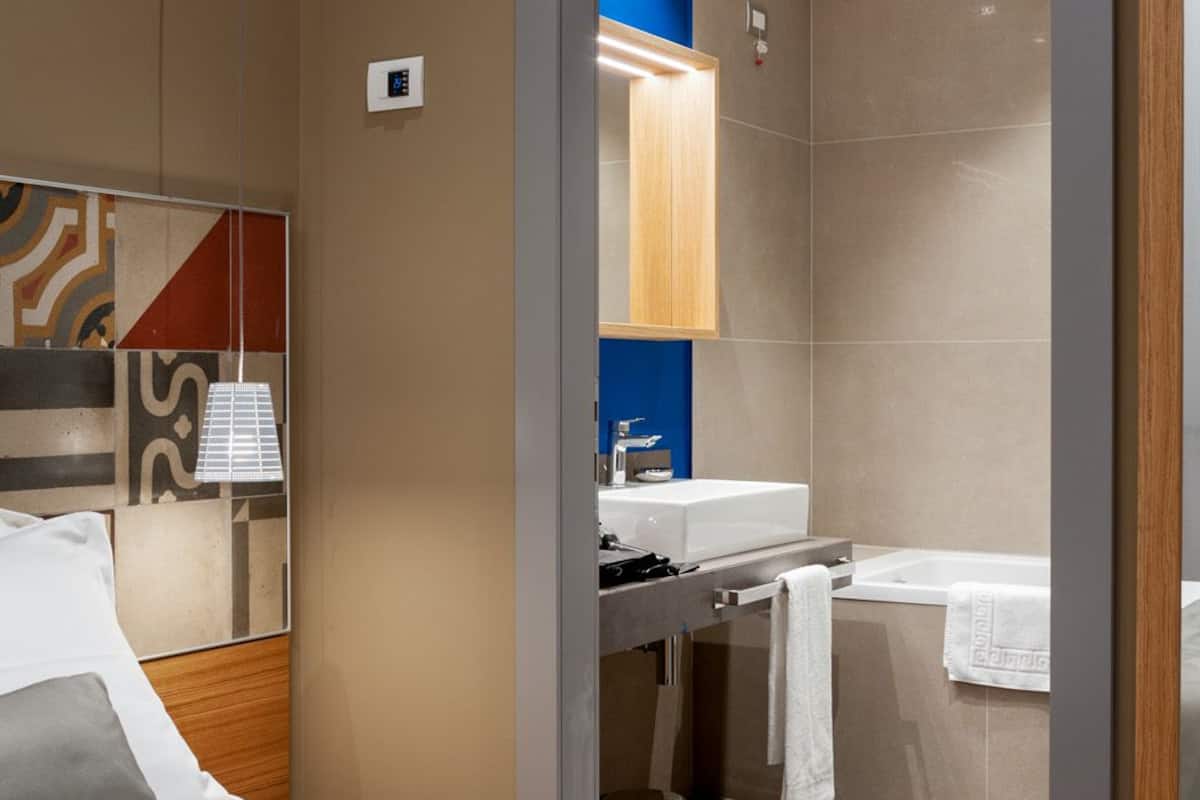 premium bedding, down duvets, minibar, in-room safe