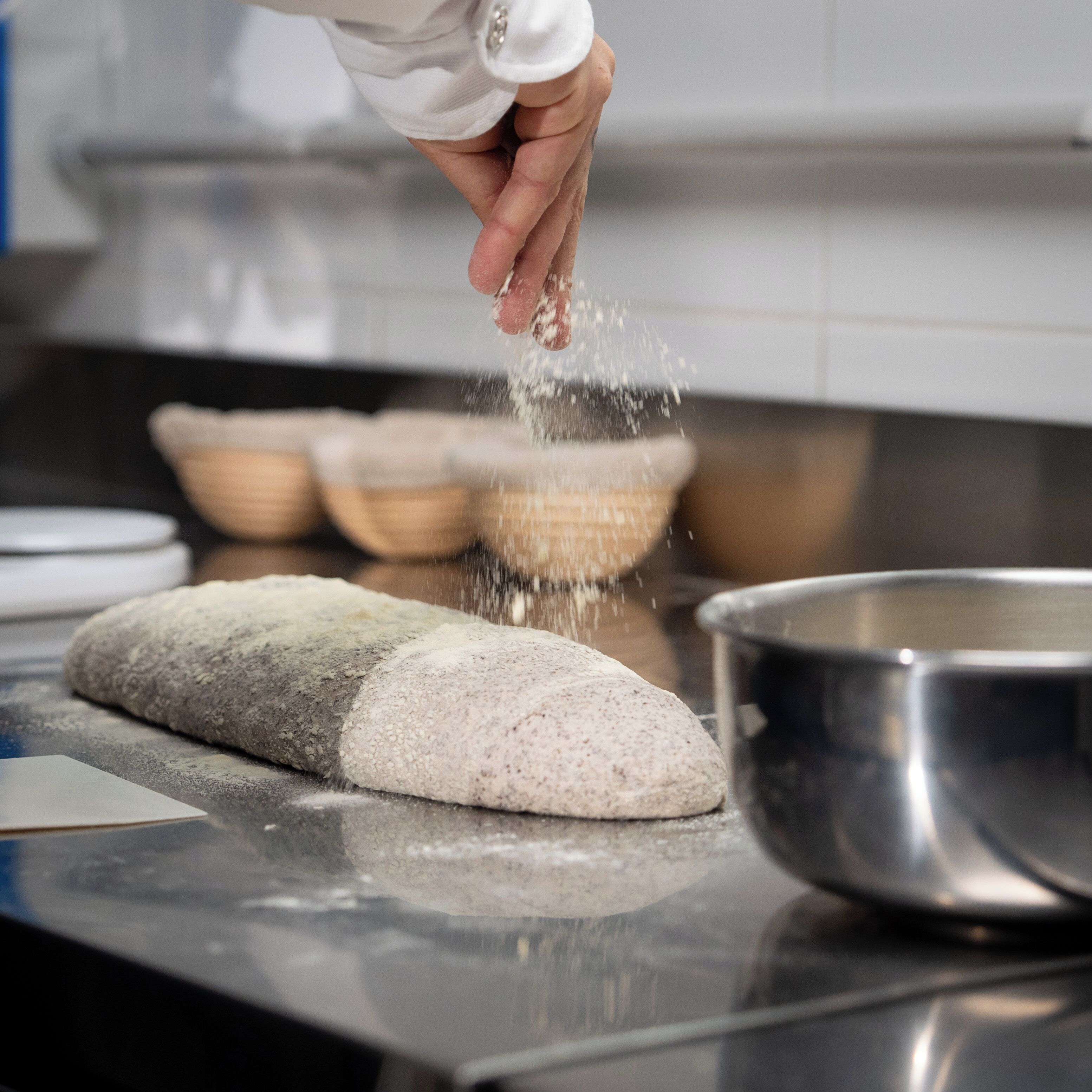 lunch and dinner served, italian cuisine