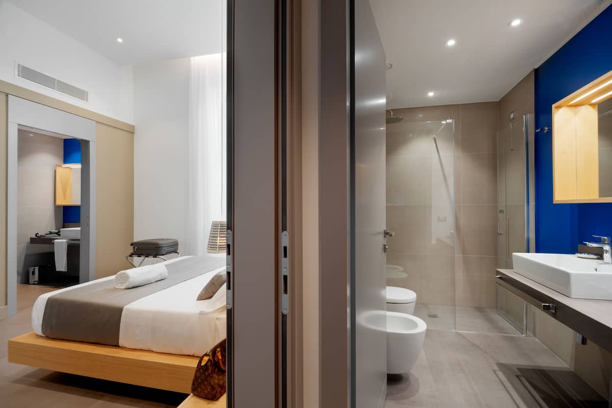 rainfall showerhead, free toiletries, hair dryer, slippers