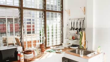 3-Bedrooms Comfort House | Dapur kecil peribadi | Peti sejuk, ketuhar gelombang mikro, dapur, periuk nasi