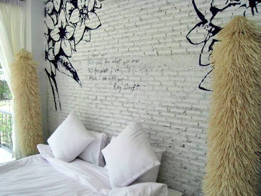 Standard | Meja, langsir/tirai gelap terus, katil lipat simpan/tambahan