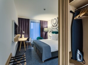 Standard Room, 1 Double Bed | Hypo-allergenic bedding, in-room safe, desk, laptop workspace - Holiday Inn Warsaw City Centre by IHG (Warsaw)