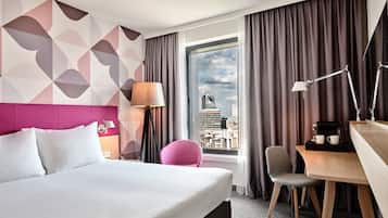 Suite, 1 King Bed with Sofa bed | Hypo-allergenic bedding, in-room safe, desk, laptop workspace