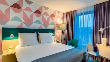 Hypo-allergenic bedding, in-room safe, desk, laptop workspace