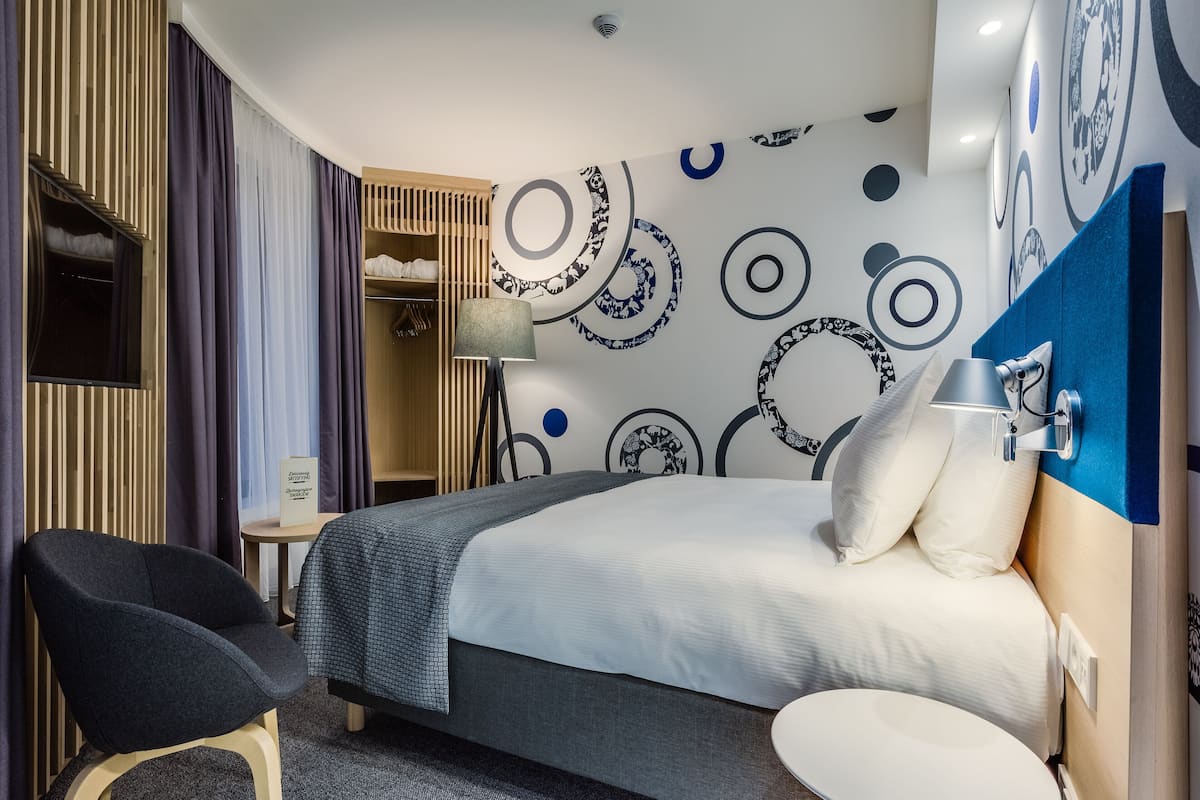 1 bedroom, hypo-allergenic bedding, in-room safe, desk