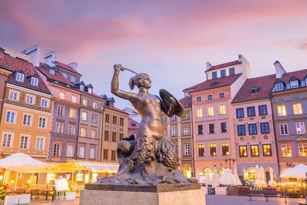 A statue in a square with buildings in the background. - Holiday Inn Warsaw City Centre by IHG (Warsaw)