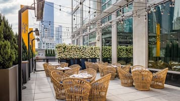 Dinner served, Italian cuisine, alfresco dining