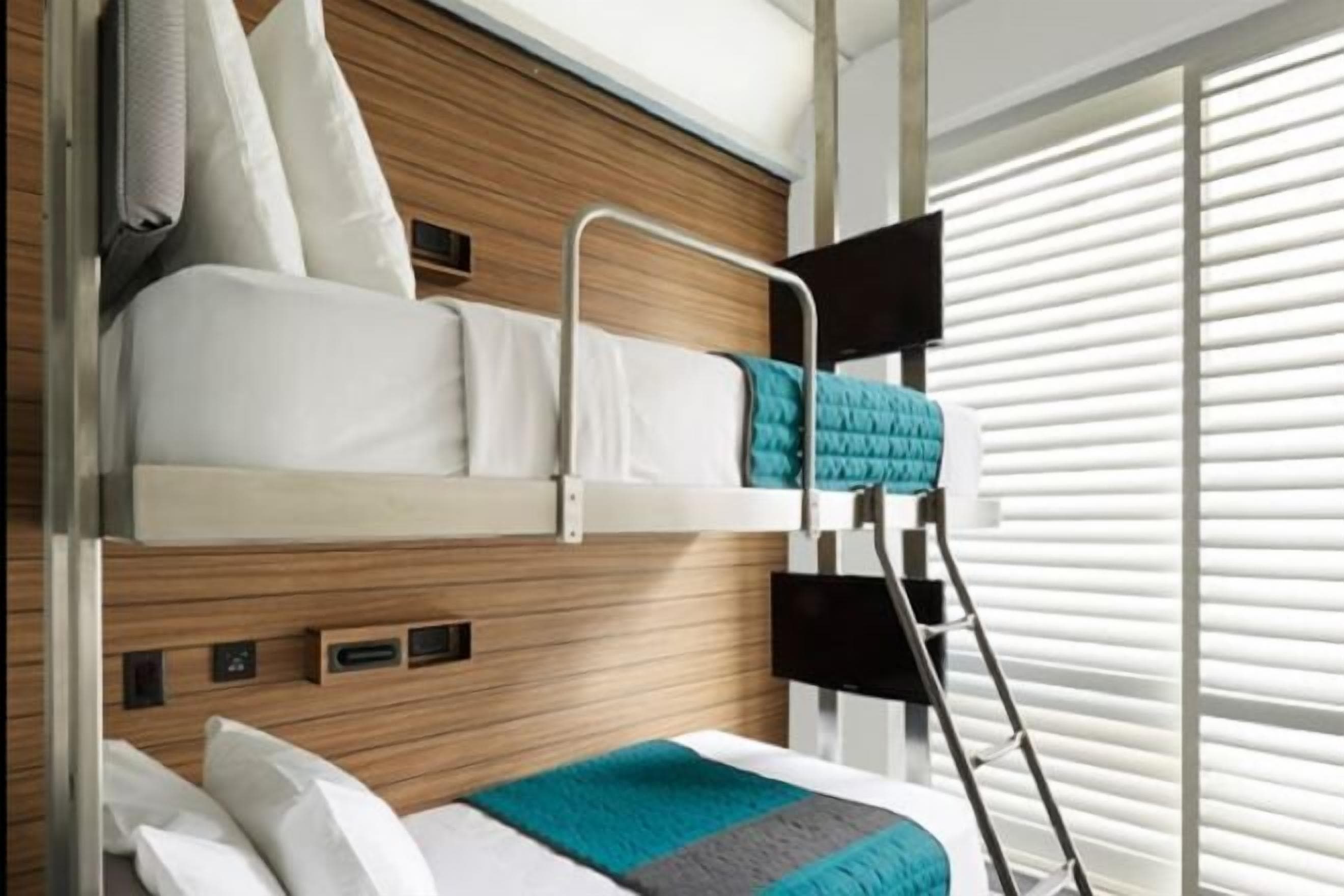 Caja de seguridad en la habitación y escritorio 