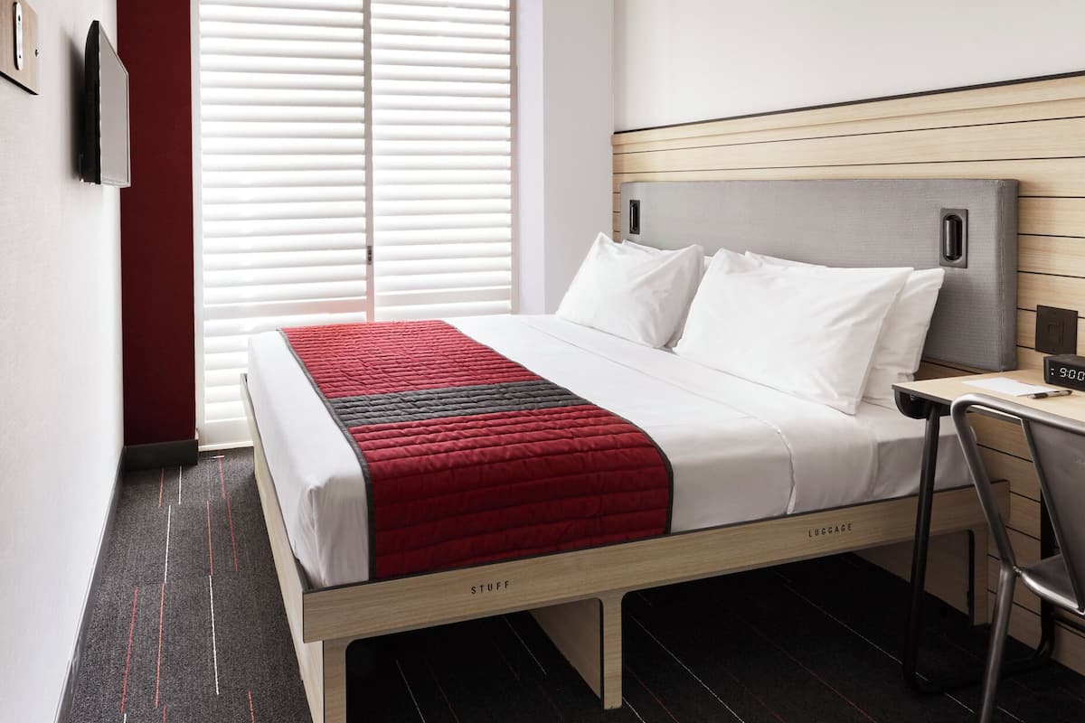 In-room safe, desk, iron/ironing board, WiFi