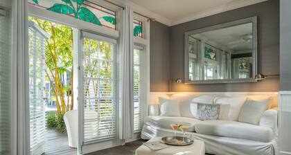 Alexanders Guesthouse - Adult Exclusive, LGBTQ Friendly