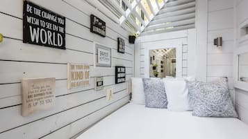 Superior Room, 1 King Bed, Patio, Ground Floor (Room 10) | Free WiFi, bed sheets