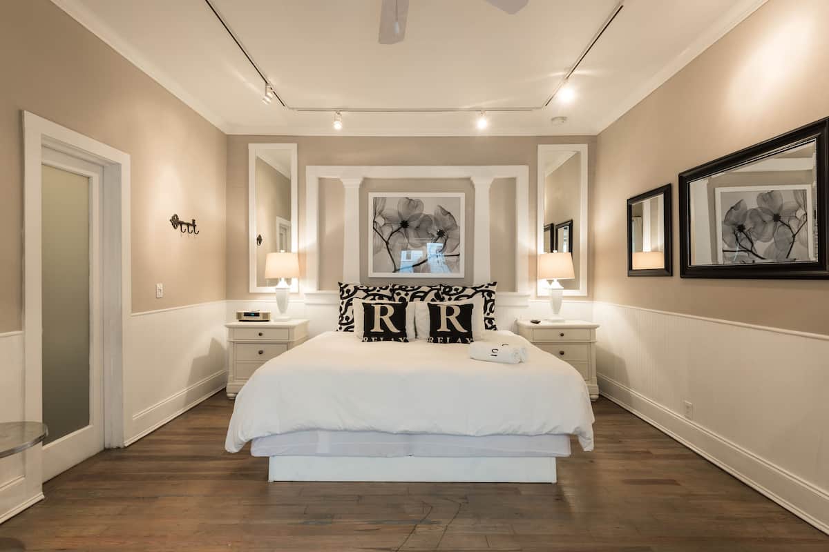 Superior Room, 1 King Bed, Patio, Ground Floor (Room 10) | Free WiFi, bed sheets