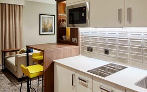 Literie hypoallergénique, coffres-forts dans les chambres, bureau