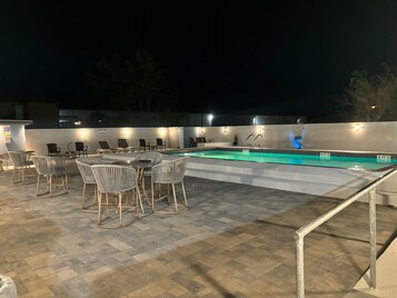 Kolam renang terbuka