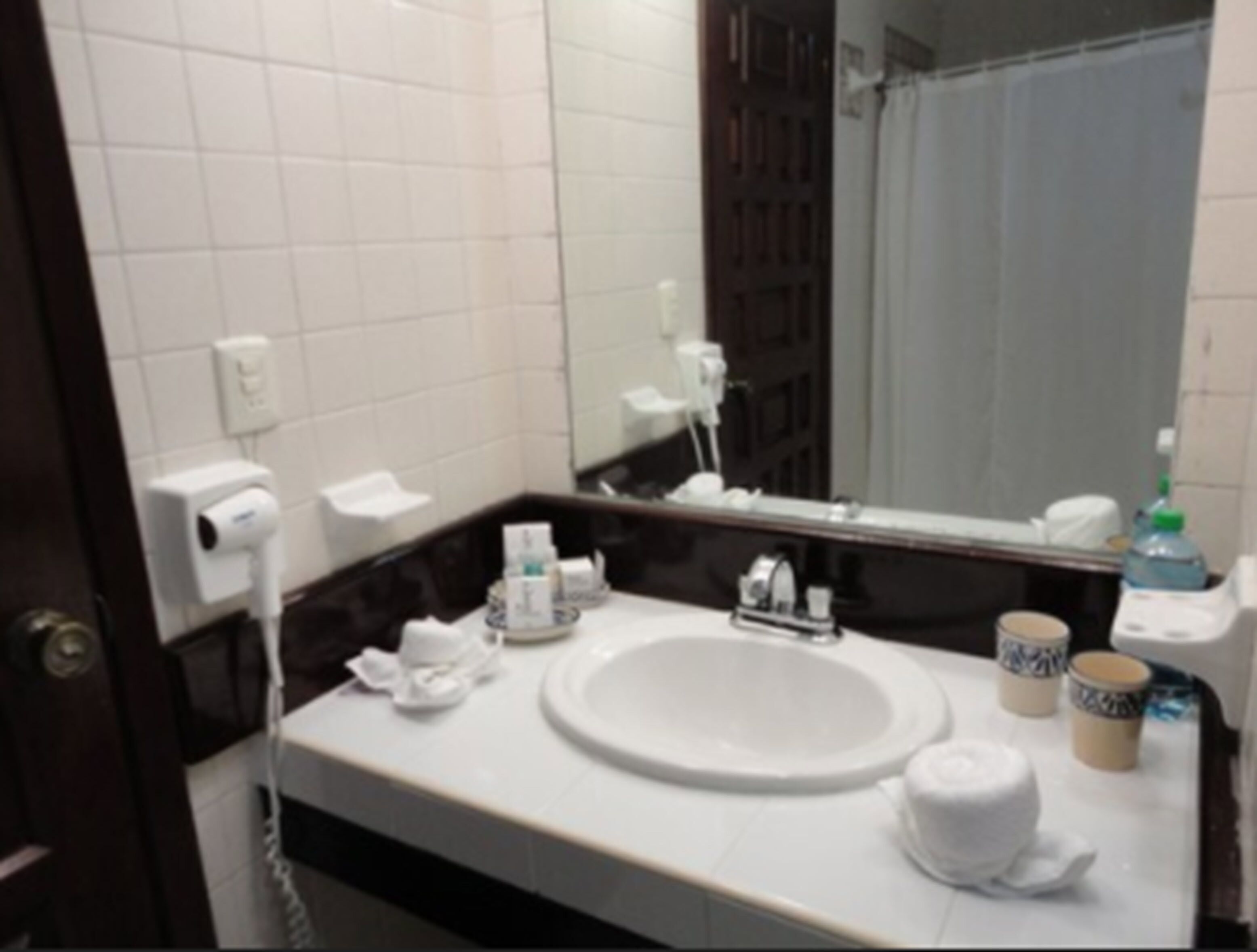 suite | bathroom sink