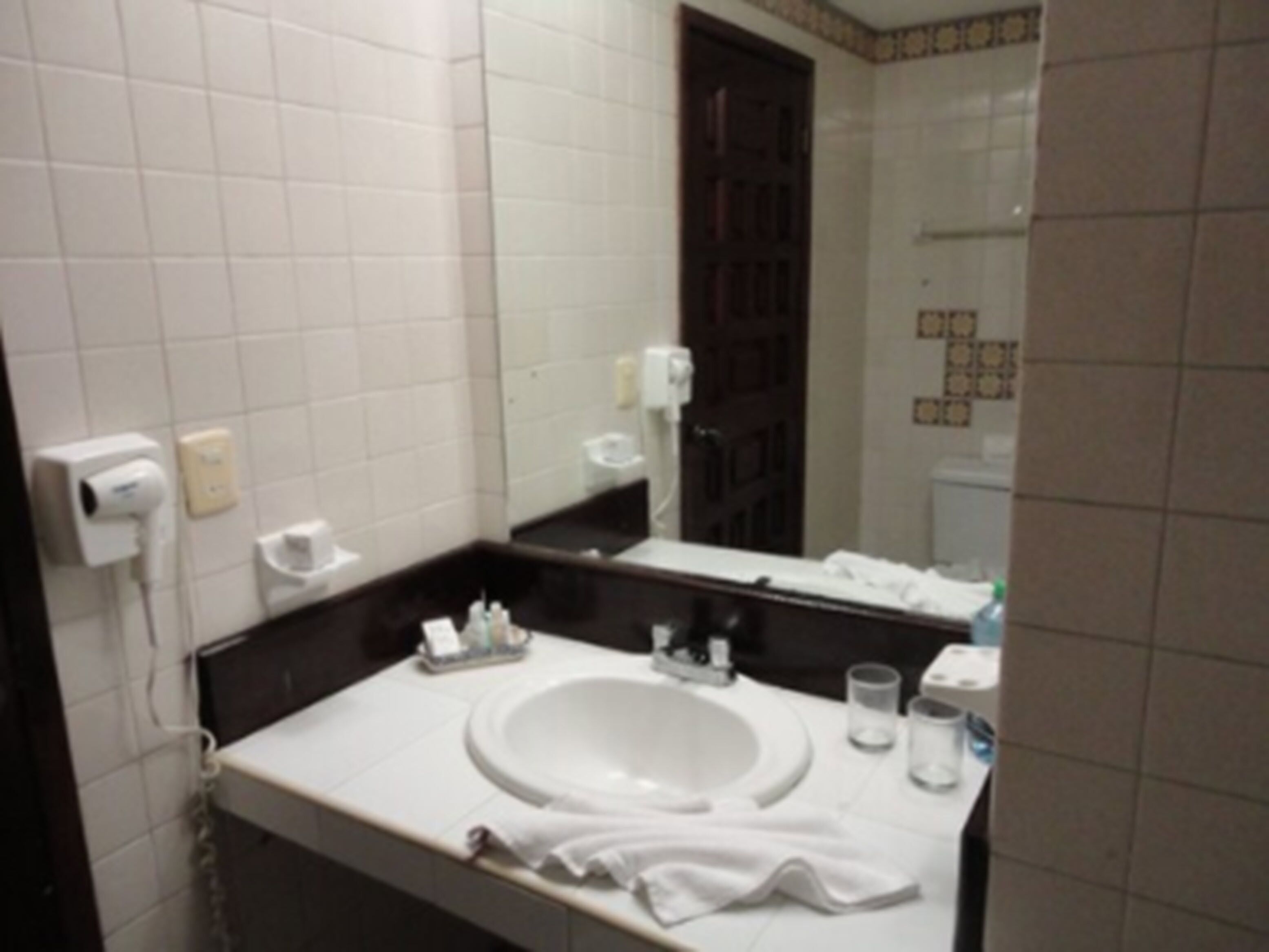 standard room | bathroom sink