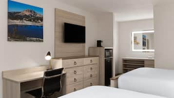 Kamar, 2 Tempat Tidur Double, Bebas Asap Rokok | Seprai premium, brankas, meja kerja, dan setrika/meja setrika