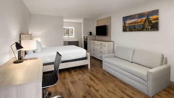 Suíte, 1 cama Queen, para não fumantes | Roupas de cama premium, cofres nos quartos, escrivaninha