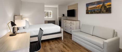 Suite, 1 Queen Bed, Non Smoking | Premium bedding, in-room safe, desk, iron/ironing board