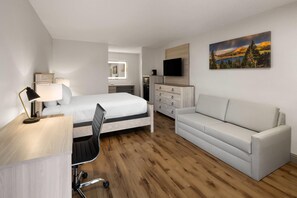 Suite, 1 Queen Bed, Non Smoking