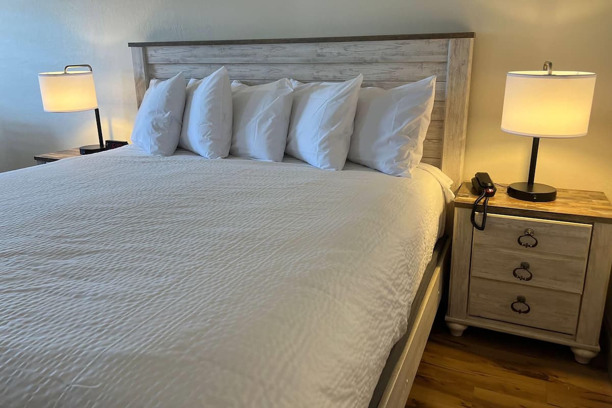Premium bedding, in-room safe, desk, iron/ironing board
