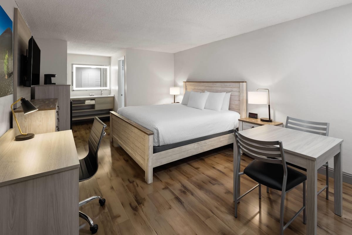 Room, 1 King Bed, Non Smoking | Premium bedding, in-room safe, desk, iron/ironing board