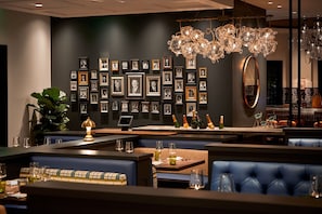 Dinner served, American cuisine