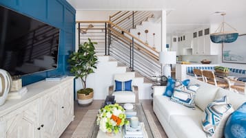 Cottage, 2 Bedrooms, Non Smoking | Living room
