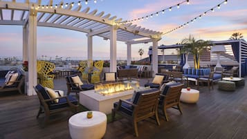 Dinner served, American cuisine