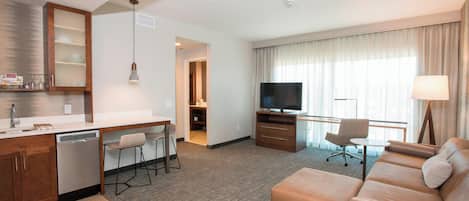 Suite, 1 Bedroom, Non Smoking, Corner | Down comforters, in-room safe, desk, laptop workspace