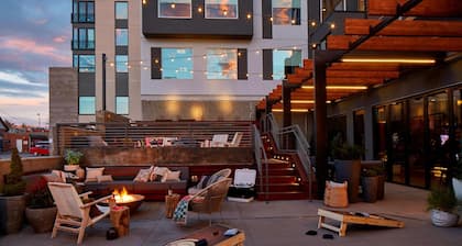 Moxy Denver Cherry Creek