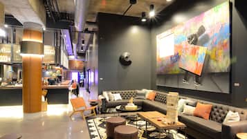 Daily cooked-to-order breakfast (USD 20 per person)