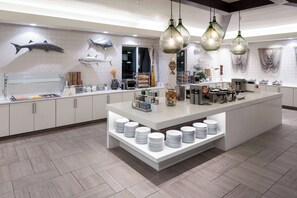 Free daily buffet breakfast - Residence Inn by Marriott Clearwater Beach (Clearwater Beach)